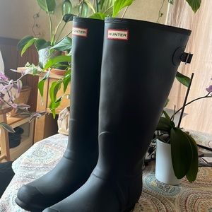 ☔️ Hunter boots Tall black with adjustable calf 🌷